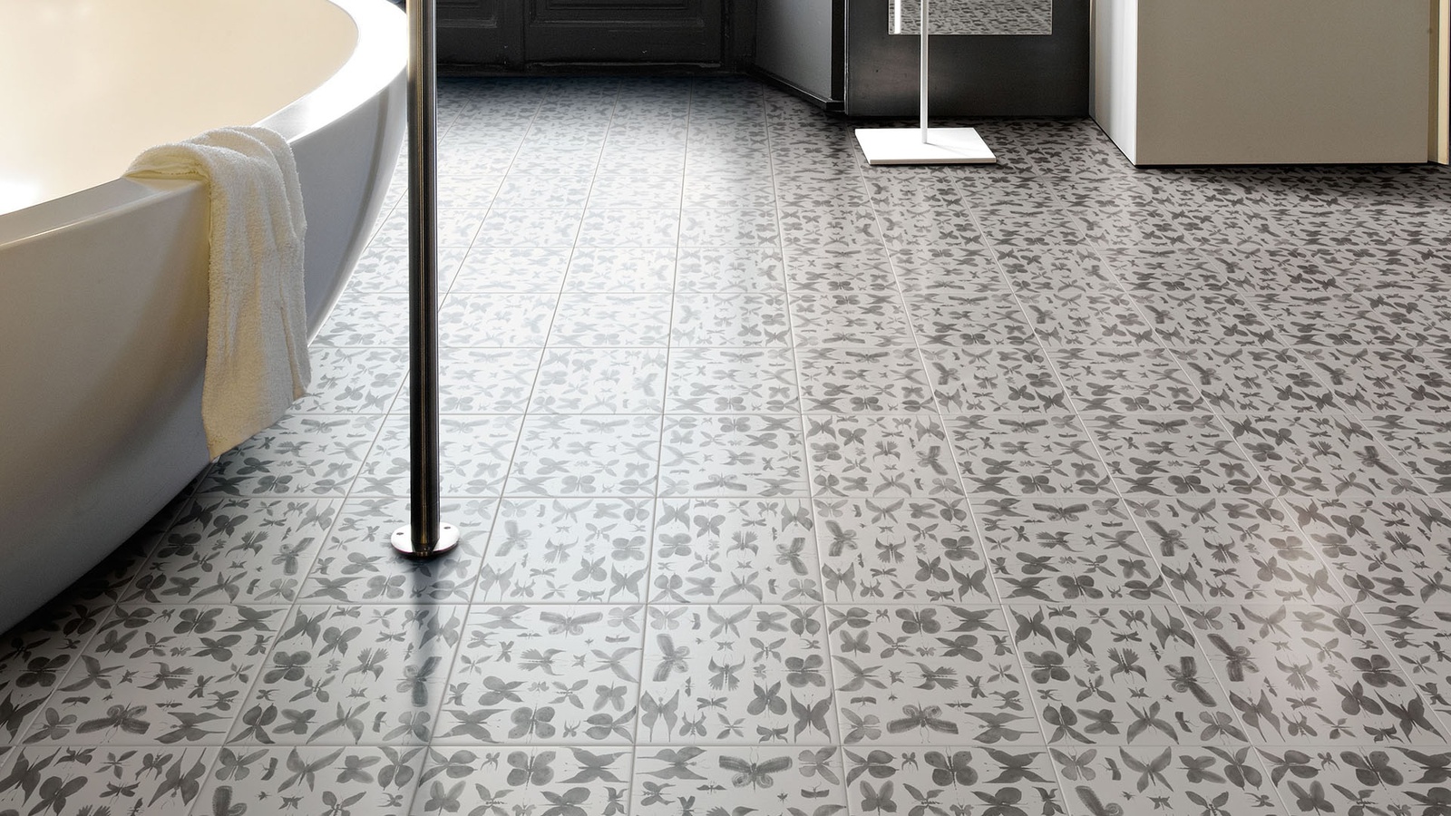 hand-painted-ceramic-tiles-papillon-ruben-toledo-for-ceramica-bardelli-1-thumb-1600xauto-56176